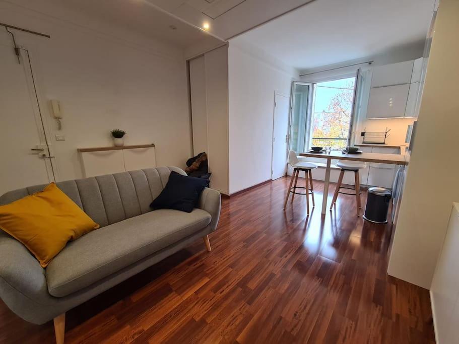 Studio A 2 Pas De La Gare Sartrouville Exterior photo